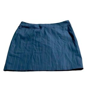 Banana Republic size 6 navy pin stripe mini skirt with pockets